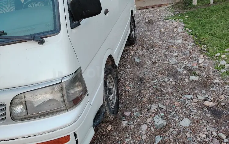 Toyota Hiace 1997 годаfor1 500 000 тг. в Есик