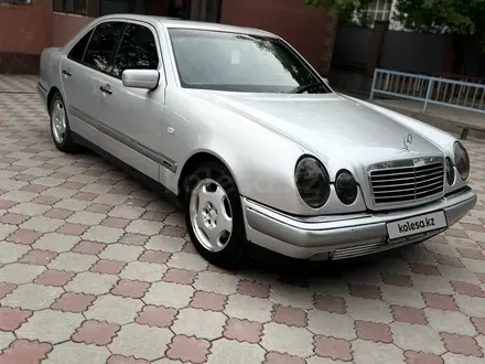 Mercedes-Benz E 320 1997 года за 3 500 000 тг. в Алматы – фото 20