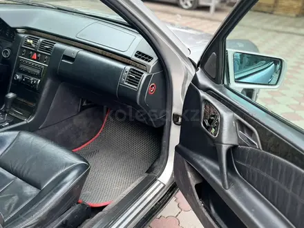 Mercedes-Benz E 320 1997 года за 3 500 000 тг. в Алматы – фото 5
