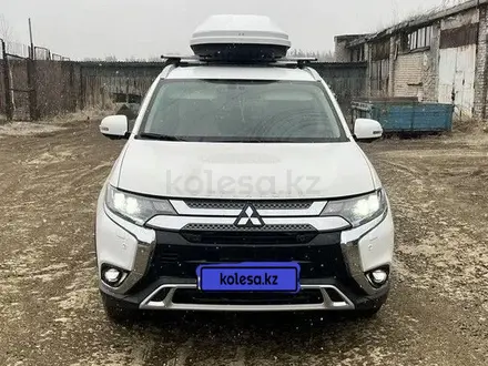 Mitsubishi Outlander 2021 года за 18 500 000 тг. в Астана – фото 2