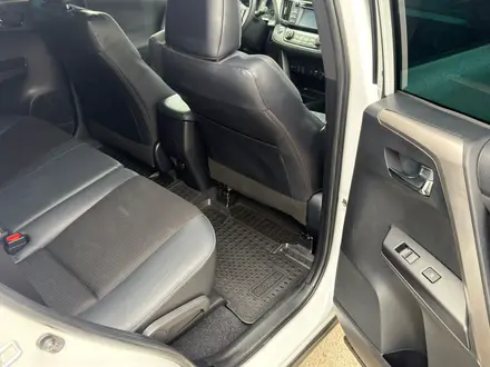 Toyota RAV4 2018 года за 12 700 000 тг. в Актобе – фото 11