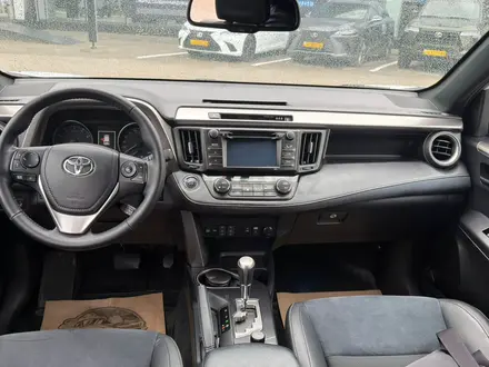 Toyota RAV4 2018 года за 12 700 000 тг. в Актобе – фото 13