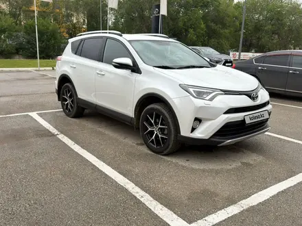 Toyota RAV4 2018 года за 12 700 000 тг. в Актобе