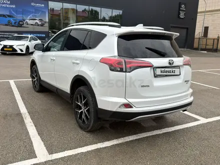 Toyota RAV4 2018 года за 12 700 000 тг. в Актобе – фото 5