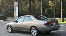Toyota Camry 2000 года за 3 500 000 тг. в Алматы – фото 2