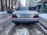 Mercedes-Benz E 200 1993 года за 1 500 000 тг. в Алматы – фото 2