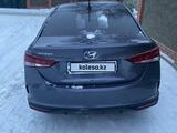 Hyundai Accent 2021 года за 8 500 000 тг. в Актобе – фото 2
