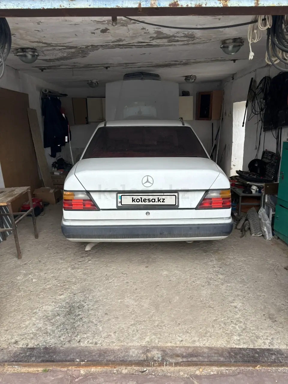 Mercedes-Benz E-Class, 1990