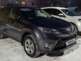 Toyota RAV4 2015 годаfor11 800 000 тг. в Актобе – фото 2