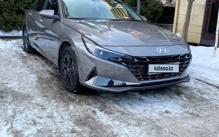 Hyundai Elantra 2023 годаfor10 700 000 тг. в Алматы