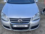 Volkswagen Jetta 2005 года за 2 000 000 тг. в Жанаозен