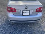 Volkswagen Jetta 2005 года за 2 000 000 тг. в Жанаозен – фото 2