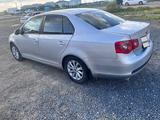 Volkswagen Jetta 2005 года за 2 000 000 тг. в Жанаозен – фото 4