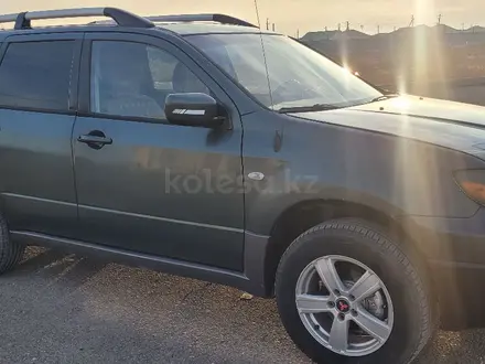 Mitsubishi Outlander 2003 года за 3 100 000 тг. в Актау – фото 6