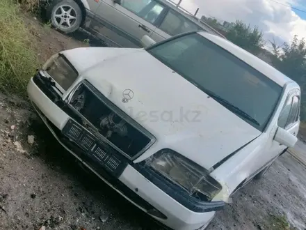 Mercedes-Benz C 180 1995 года за 650 000 тг. в Караганда