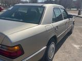 Mercedes-Benz E 230 1990 года за 1 600 000 тг. в Караганда – фото 3