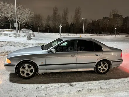 BMW 523 1997 года за 2 600 000 тг. в Астана – фото 3