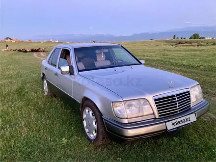 Mercedes-Benz E 220 1994 года за 2 200 000 тг. в Кулан – фото 2