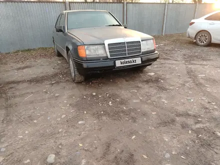 Mercedes-Benz E 200 1990 года за 1 050 000 тг. в Талдыкорган – фото 2