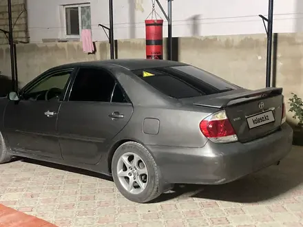 Toyota Camry 2005 года за 4 300 000 тг. в Актау – фото 2