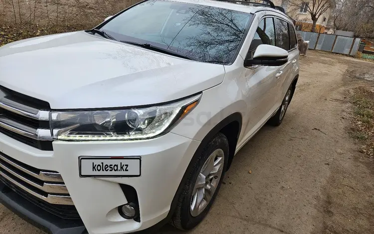 Toyota Highlander 2017 года за 19 200 000 тг. в Актобе