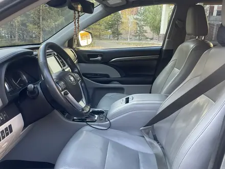 Toyota Highlander 2017 года за 17 000 000 тг. в Астана – фото 15