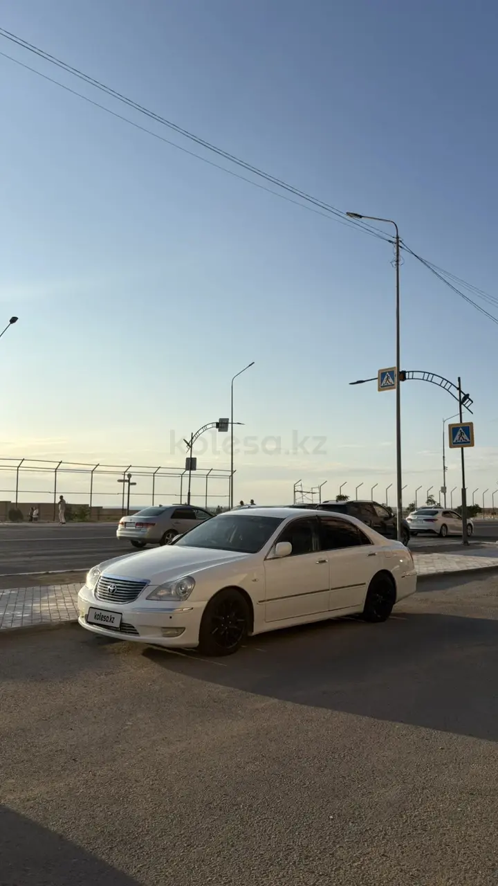 Toyota Crown Majesta, 2004