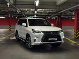 Lexus LX 570 2018 года за 38 900 000 тг. в Алматы – фото 2