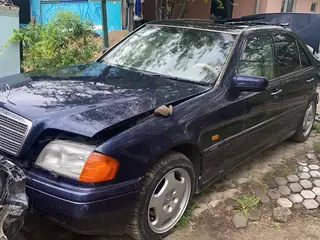 Mercedes-Benz C 240