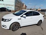 Kia Rio 2015 года за 5 800 000 тг. в Петропавловск – фото 2