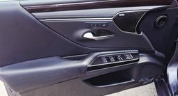 Lexus ES 350 2018 годаүшін19 500 000 тг. в Алматы – фото 4