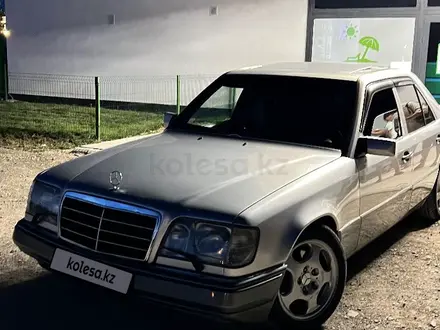 Mercedes-Benz E 320 1994 года за 3 000 000 тг. в Кызылорда – фото 4