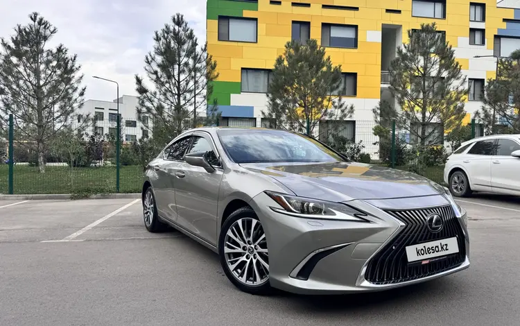 Lexus ES 250 2020 года за 21 000 000 тг. в Алматы