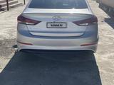 Hyundai Elantra 2017 годаfor5 400 000 тг. в Атырау – фото 2