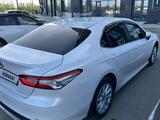 Toyota Camry 2021 года за 16 250 000 тг. в Атырау – фото 5