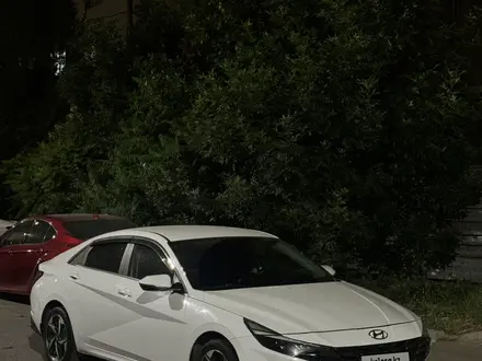 Hyundai Elantra 2022 года за 7 500 000 тг. в Алматы