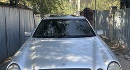 Mercedes-Benz E 320 1998 года за 2 900 000 тг. в Алматы