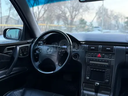 Mercedes-Benz E 320 1999 года за 5 300 000 тг. в Алматы – фото 36