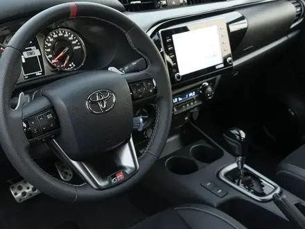 Toyota Hilux GR Sport 2025 года за 32 000 000 тг. в Алматы – фото 9