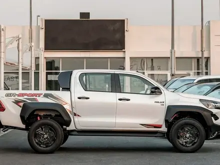 Toyota Hilux GR Sport 2025 года за 32 000 000 тг. в Алматы – фото 6
