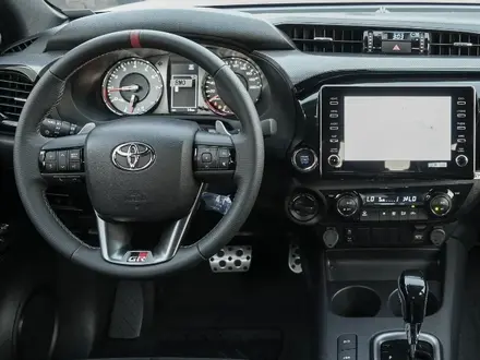 Toyota Hilux GR Sport 2025 года за 32 000 000 тг. в Алматы – фото 8