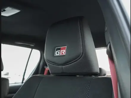 Toyota Hilux GR Sport 2025 года за 32 000 000 тг. в Алматы – фото 13