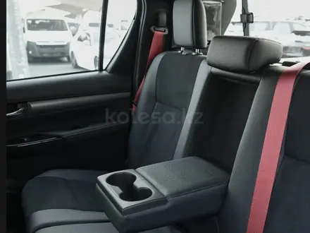 Toyota Hilux GR Sport 2025 года за 32 000 000 тг. в Алматы – фото 17