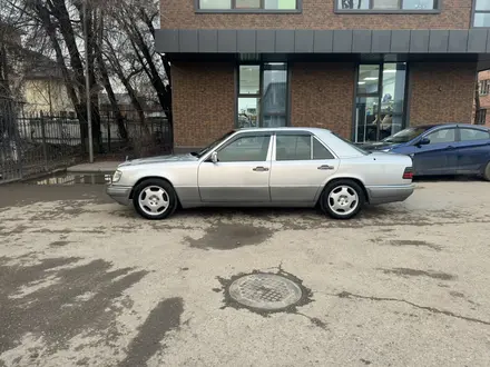 Mercedes-Benz E 280 1994 года за 2 800 000 тг. в Алматы – фото 2