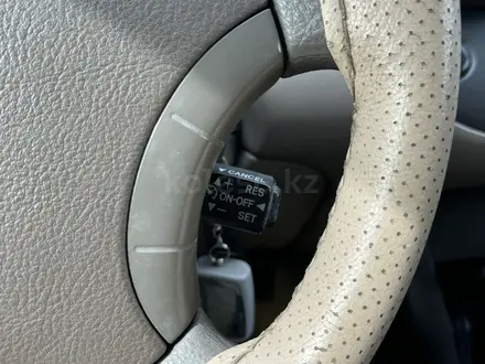 Toyota Camry 2004 года за 5 500 000 тг. в Актобе – фото 16