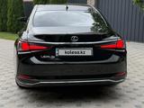 Lexus ES 200 2024 года за 20 000 000 тг. в Алматы – фото 3