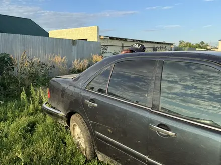 Mercedes-Benz E 230 1997 года за 1 200 000 тг. в Караганда – фото 2