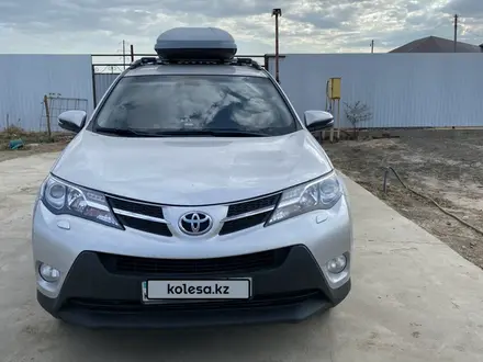 Toyota RAV4 2014 года за 9 000 000 тг. в Атырау