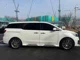 Kia Carnival 2016 года за 10 500 000 тг. в Алматы – фото 2