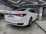 Lexus ES 300h 2022 года за 23 500 000 тг. в Алматы – фото 3